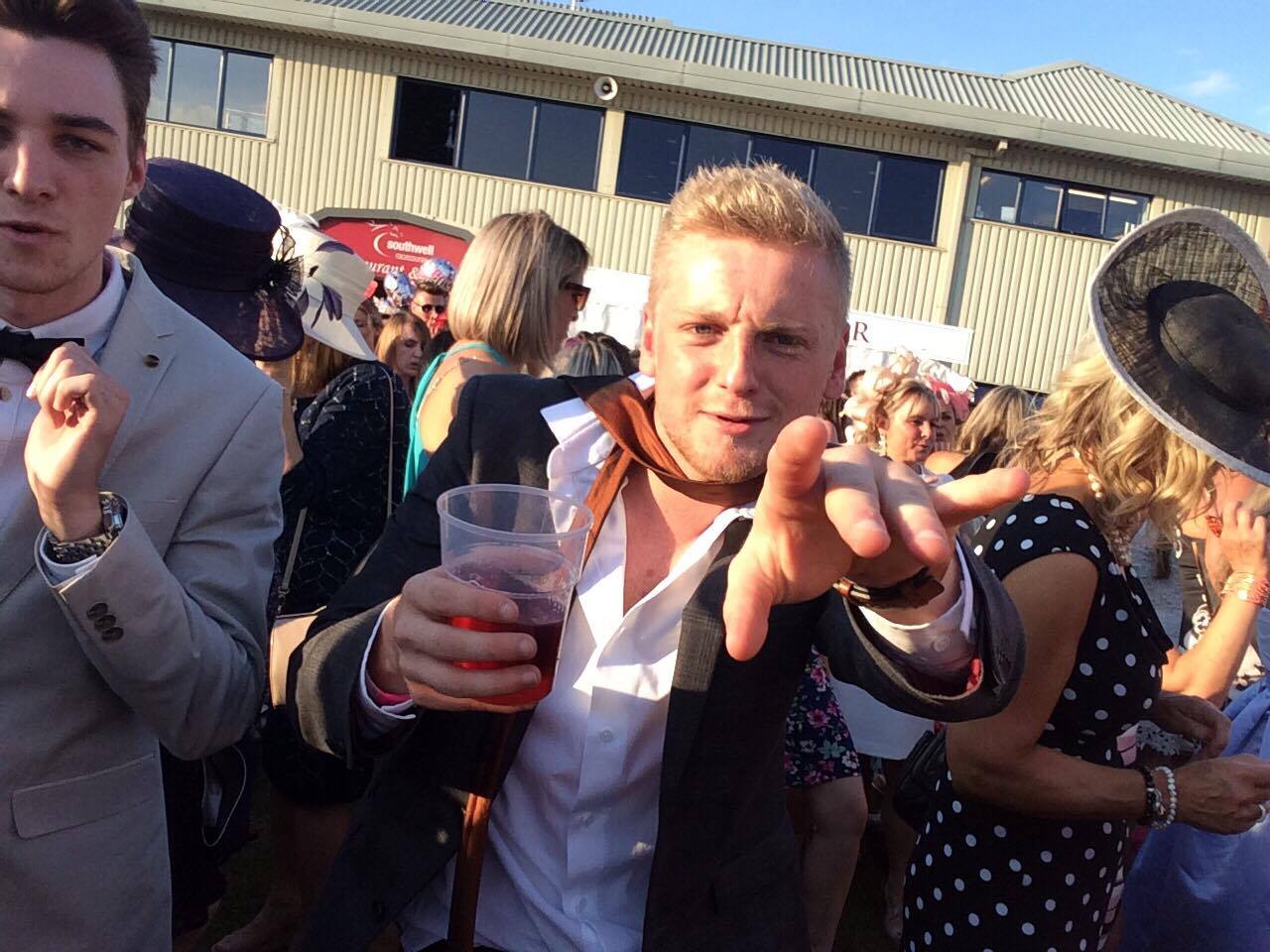 14037413_1249380505085900_690944046_o